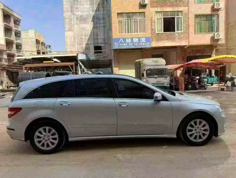 奔驰R 正面外观二