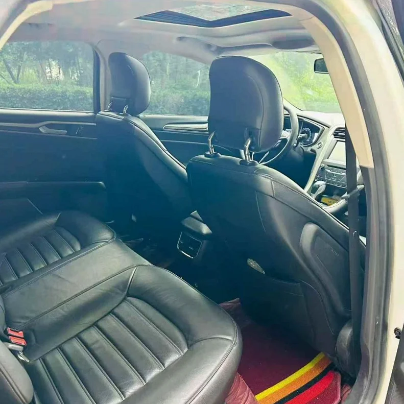 福特蒙迪欧 后面外观一