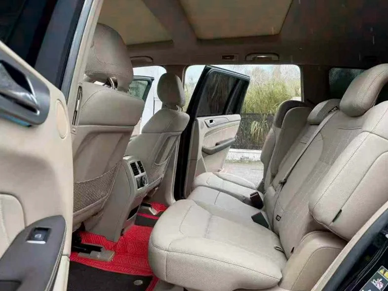 奔驰GLS 后面外观三