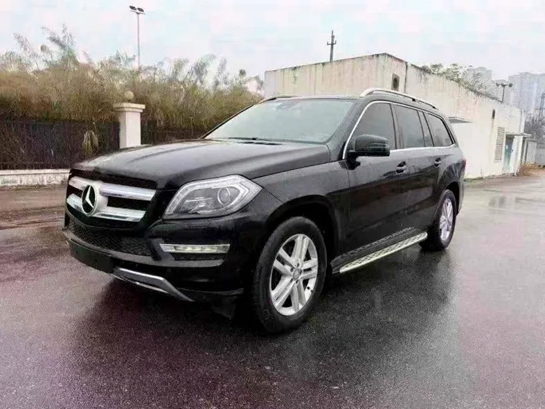 奔驰GLS 正面外观三