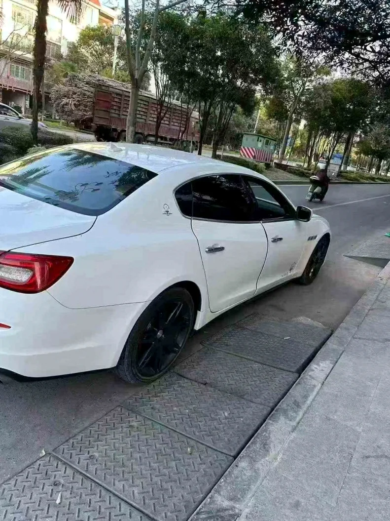 玛莎拉蒂总裁 内饰后排