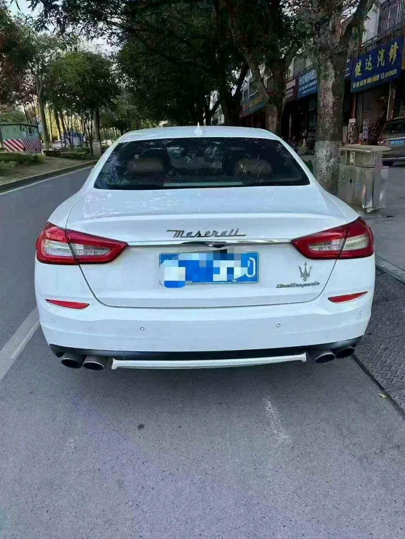 玛莎拉蒂总裁 驾驶室