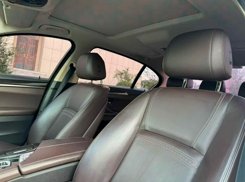 宝马5系 内饰前排