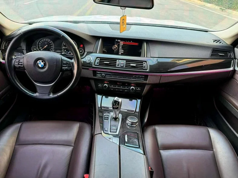 宝马5系 后面外观一