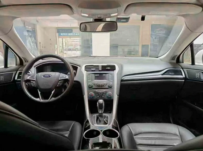 福特蒙迪欧 内饰前排