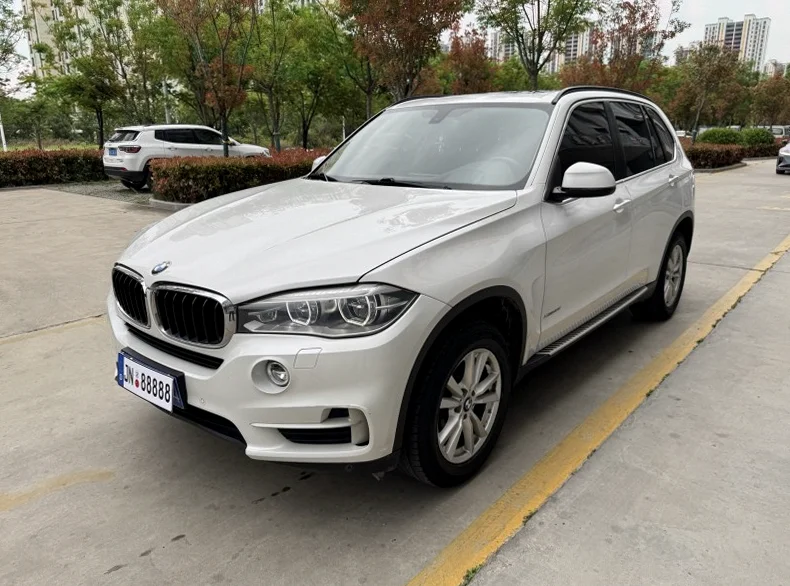 X1宝马 正面外观二