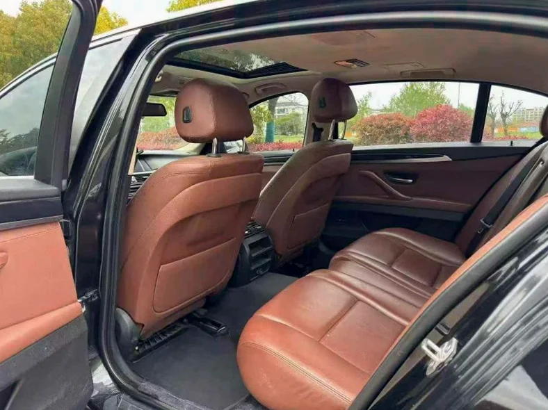 宝马5系 后面外观一