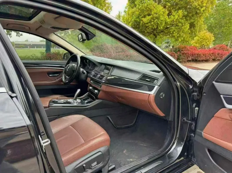 宝马5系 内饰前排