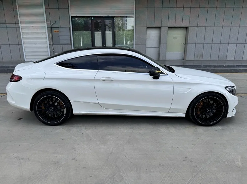 奔驰C 内饰前排