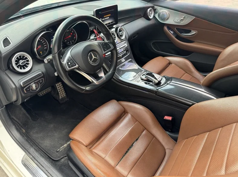 奔驰C 后面外观三