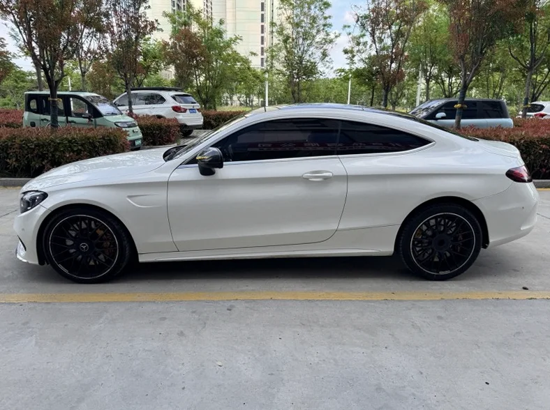 奔驰C 后面外观二