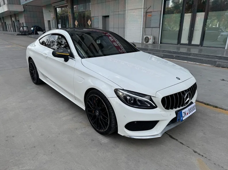 奔驰C 正面外观三