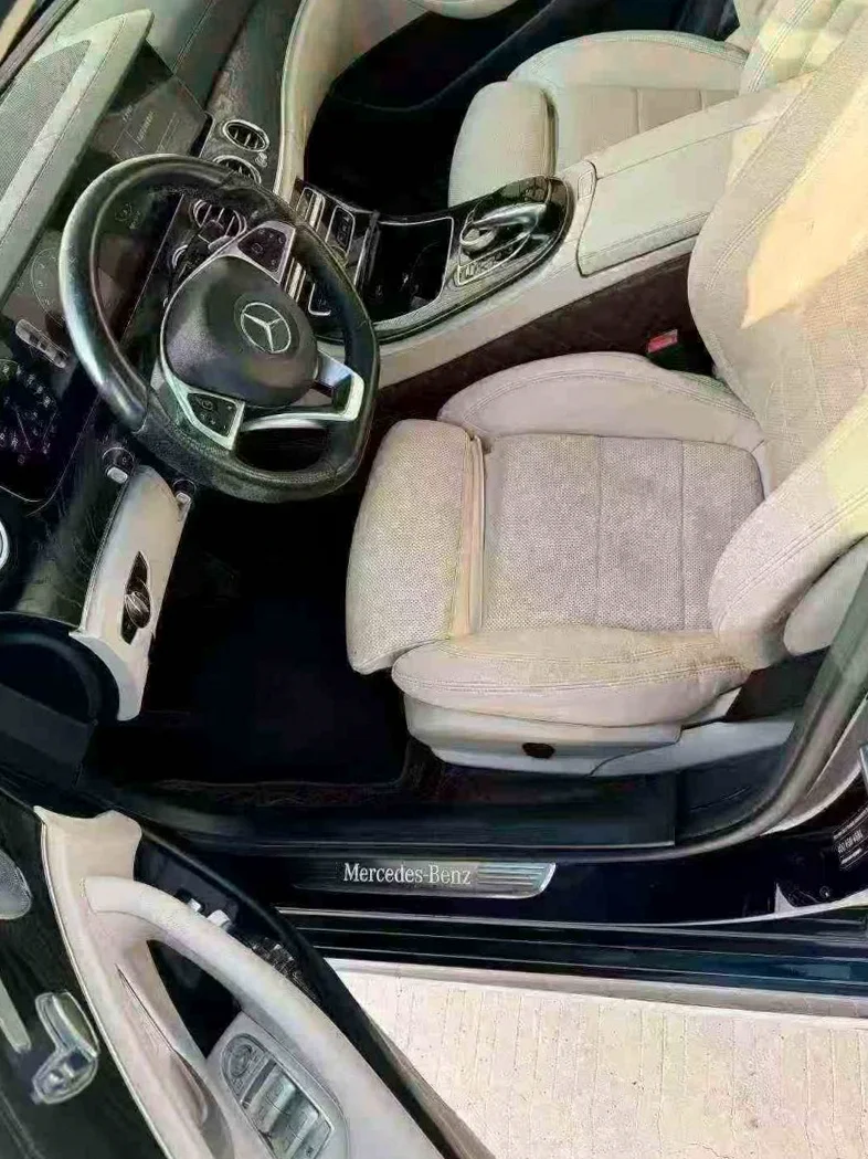 奔驰E 正面外观三