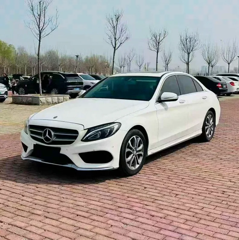 奔驰C 正面外观二