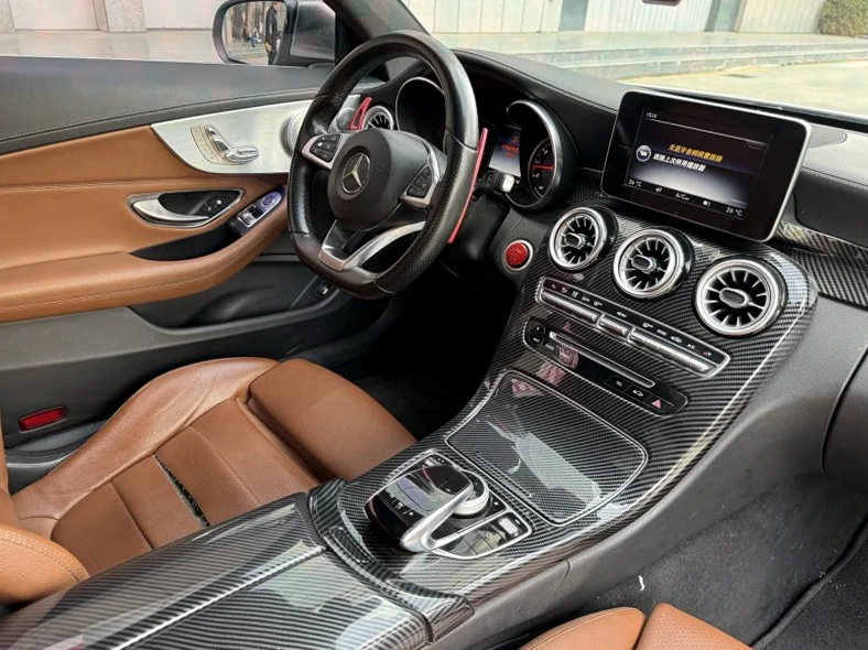 奔驰C 内饰后排