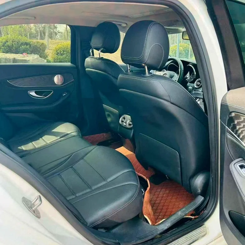 奔驰C 后面外观二