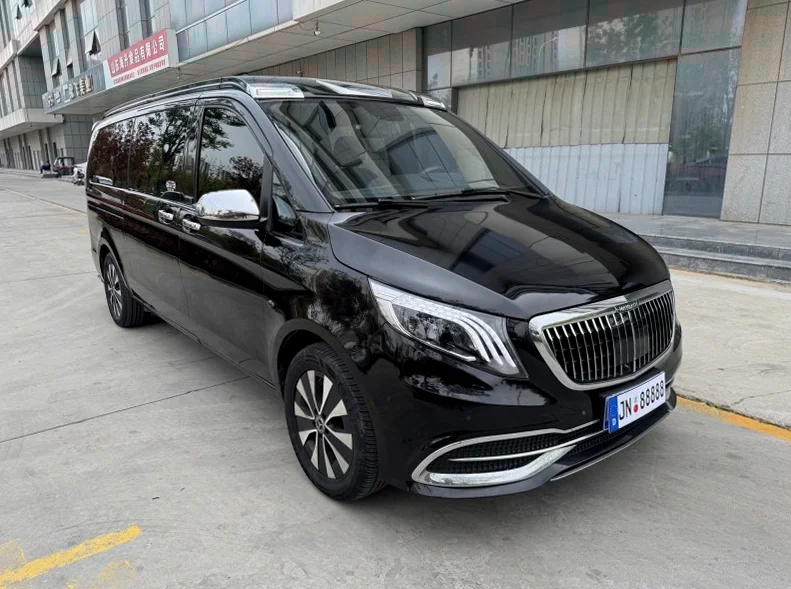 奔驰威霆 驾驶室