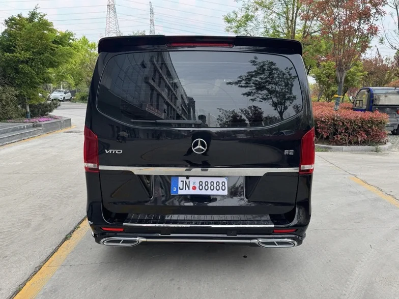 奔驰威霆 内饰后排