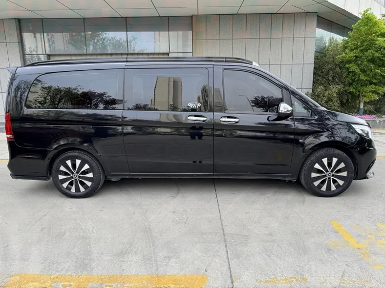 奔驰威霆 内饰前排