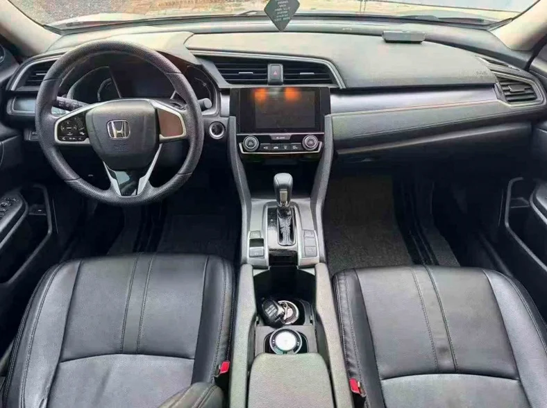 本田思域 后面外观一