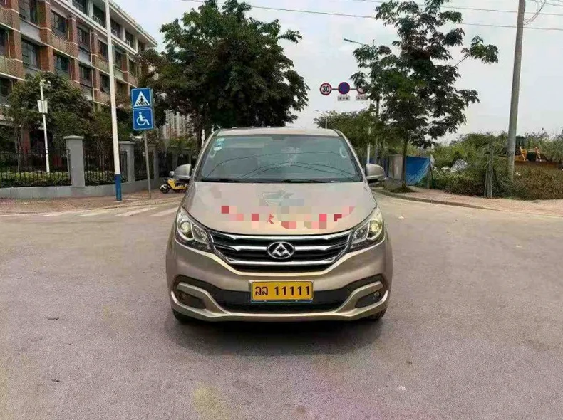 17年大通G10 2.0T自动天窗