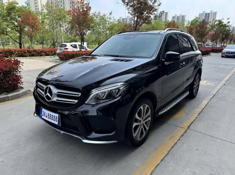 奔驰GLE 正面外观二