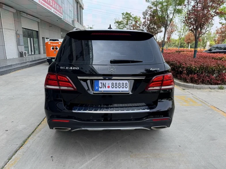 奔驰GLE 内饰后排