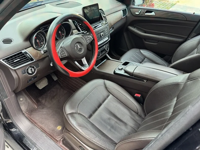 奔驰GLE 后面外观三