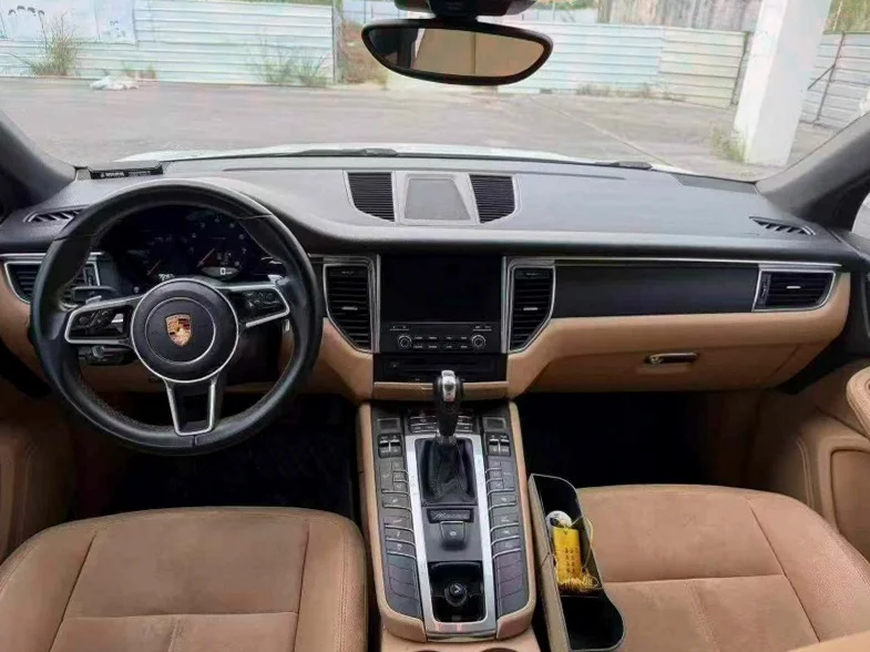 保时捷Macan 后面外观二