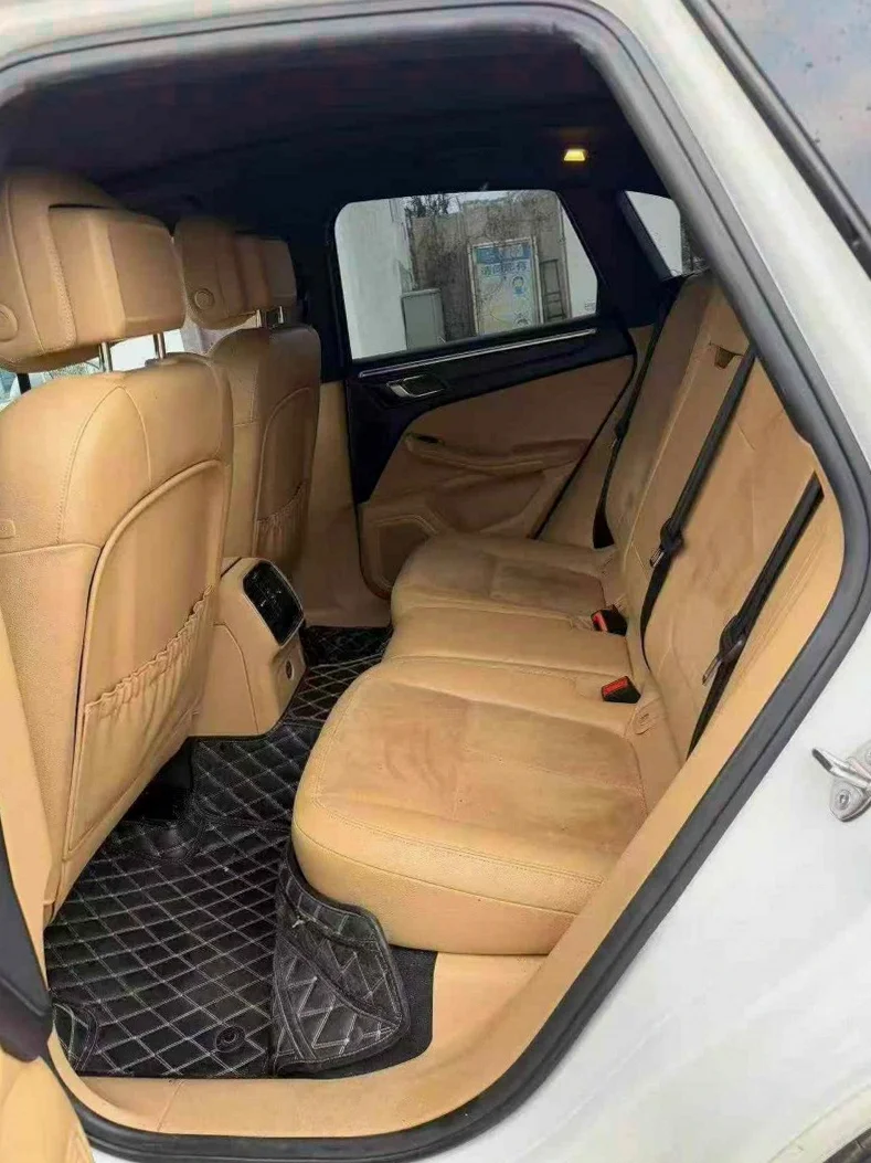 保时捷Macan 后面外观三