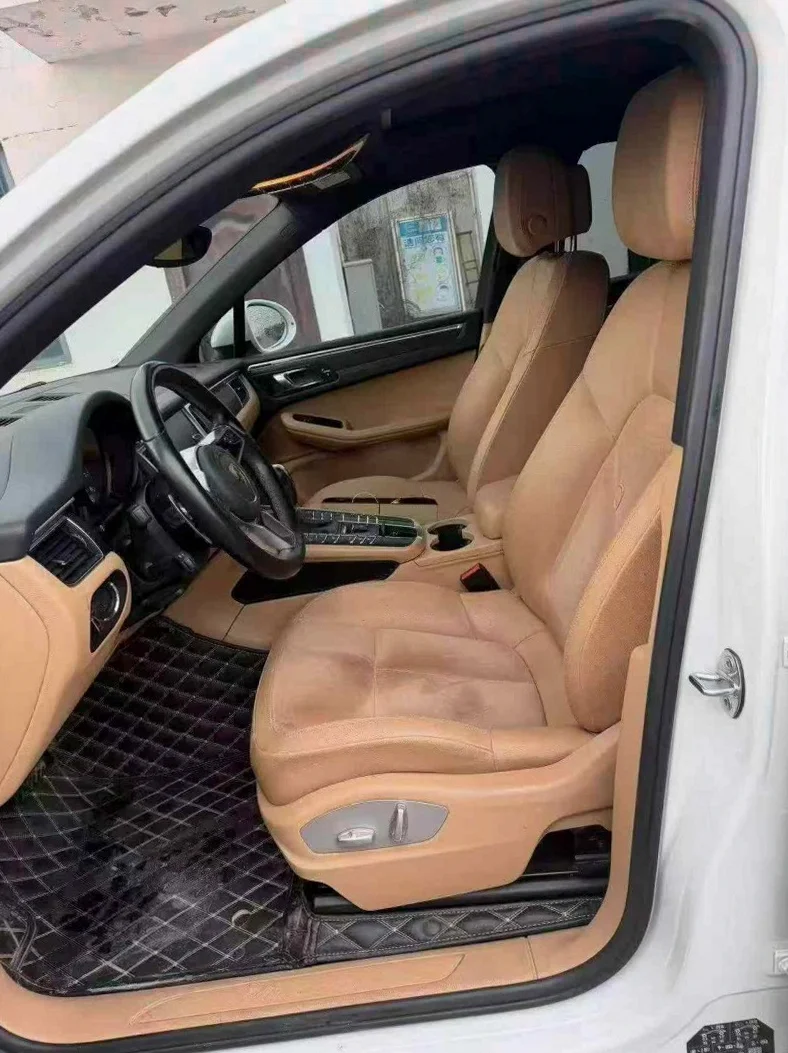 保时捷Macan 后面外观一