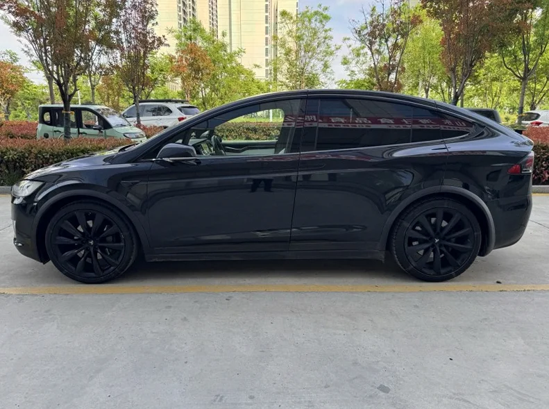 特斯拉MODEL 正面外观三