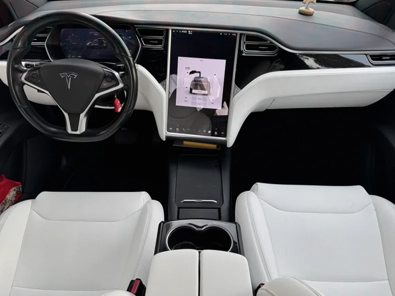 特斯拉MODEL 后面外观二