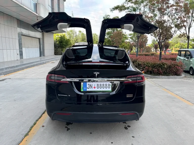 特斯拉MODEL 后面外观一