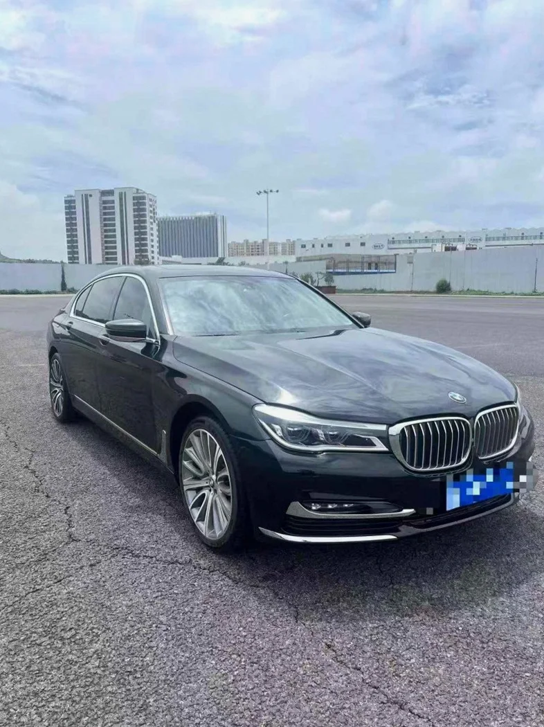 宝马7系 正面外观二