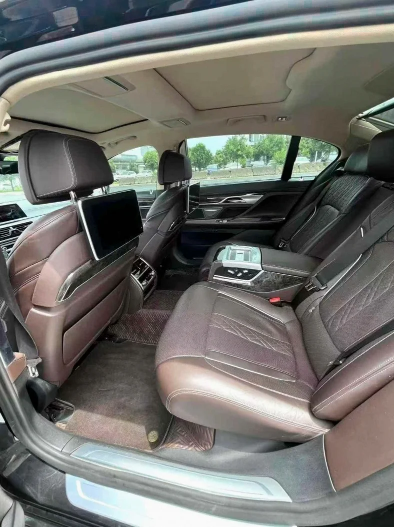 宝马7系 后面外观二