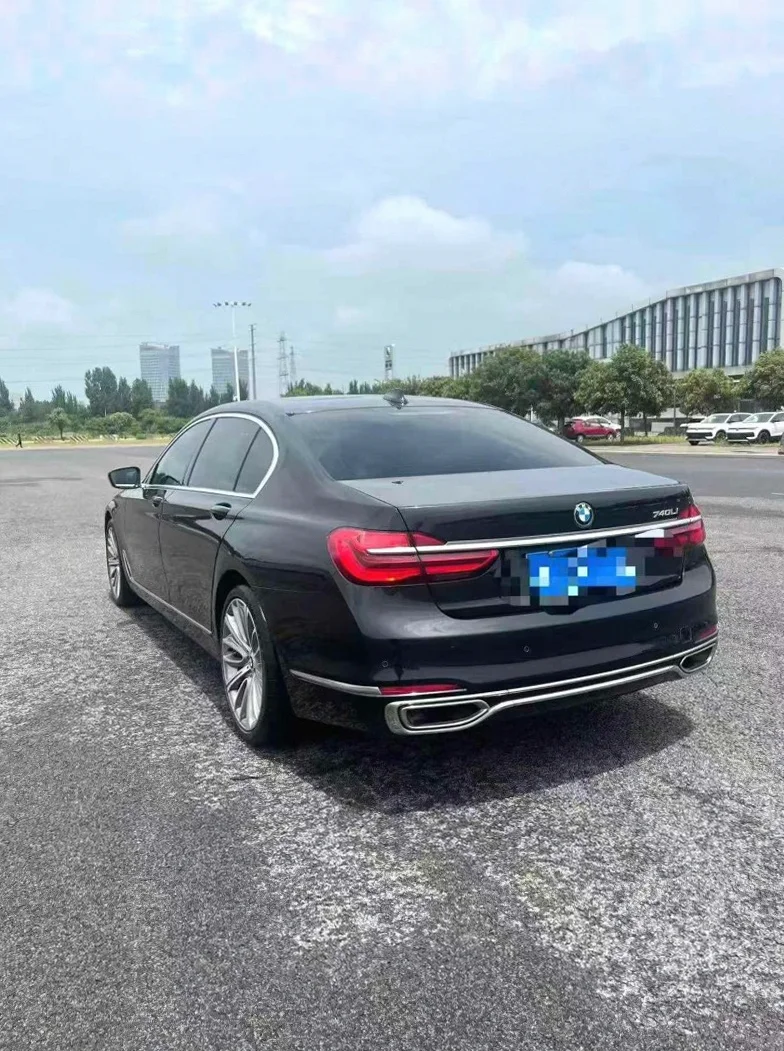 宝马7系 后面外观三