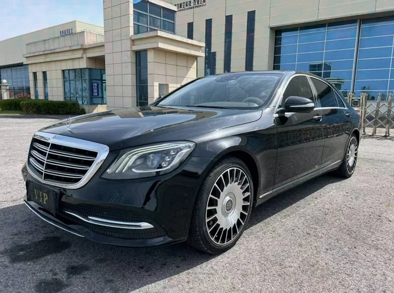 奔驰S 后面外观二