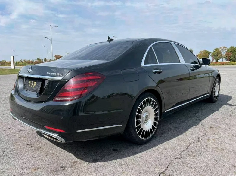 奔驰S 正面外观三