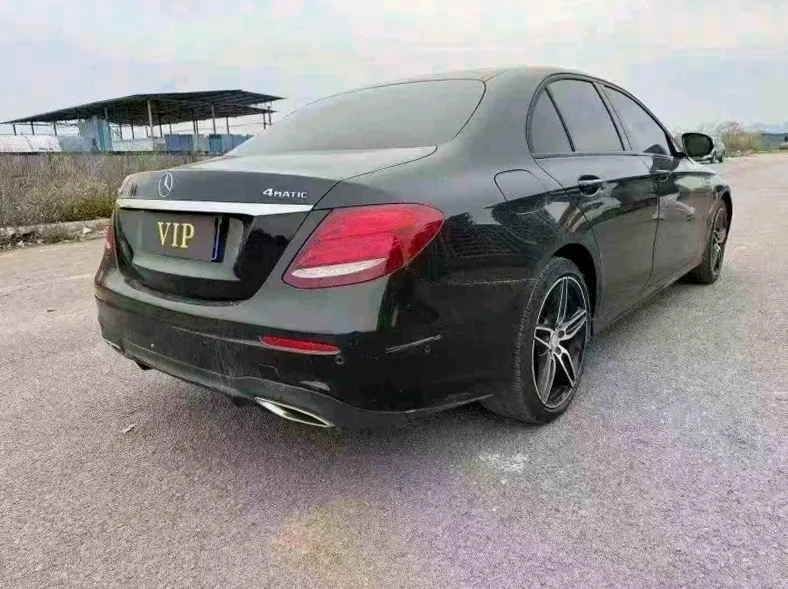 奔驰E 内饰前排