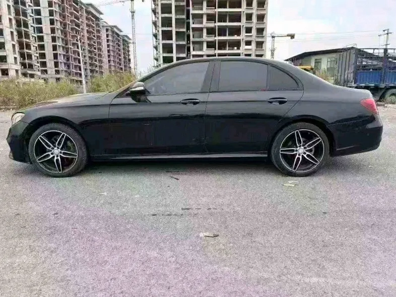 奔驰E 后面外观二