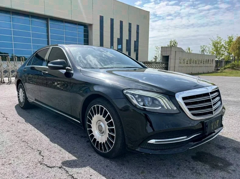 奔驰S 正面外观二