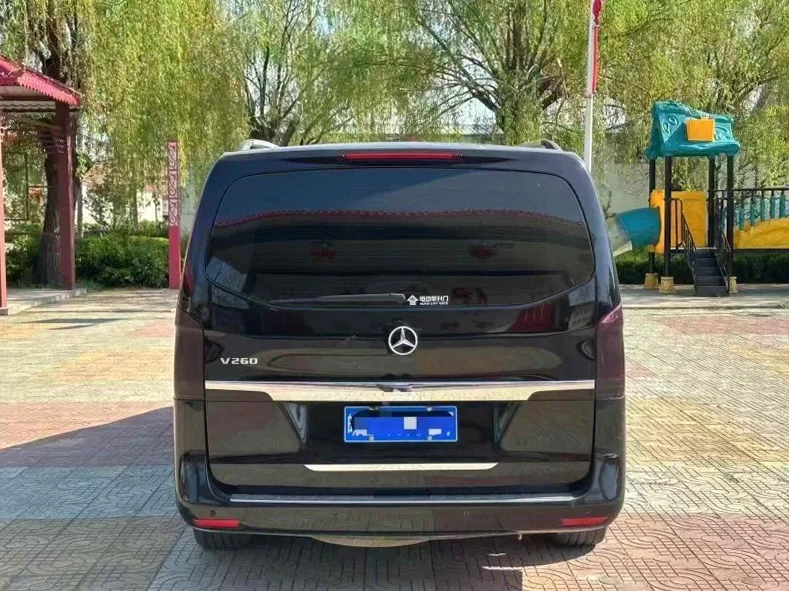 奔驰威霆 驾驶室