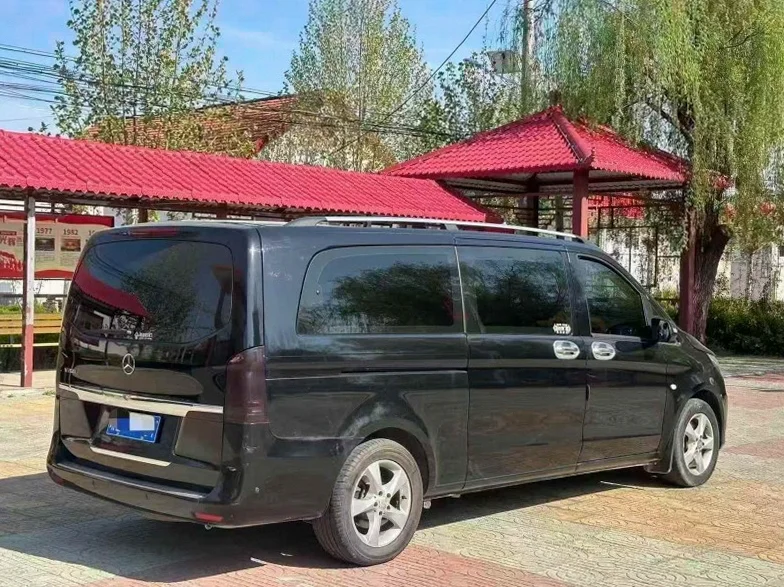 奔驰威霆 后面外观三