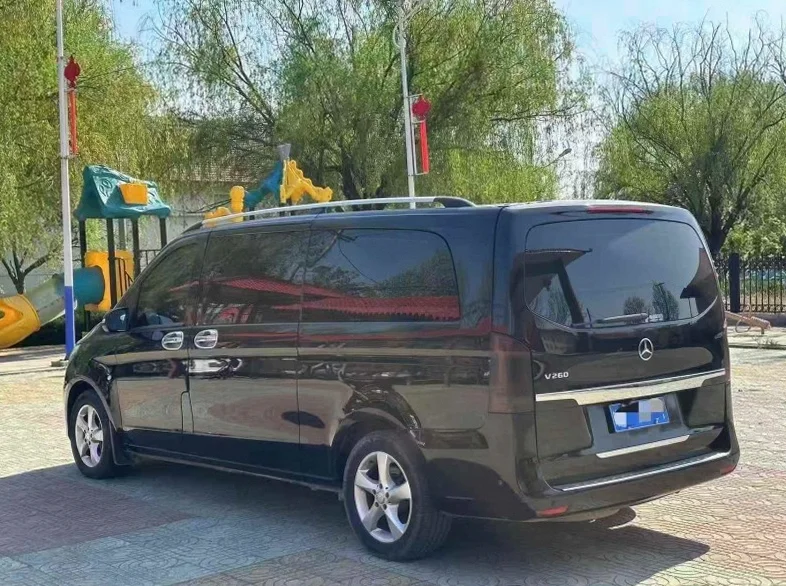 奔驰威霆 内饰后排