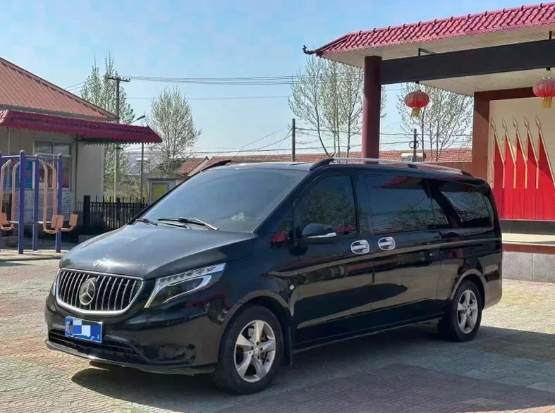 奔驰威霆 正面外观二