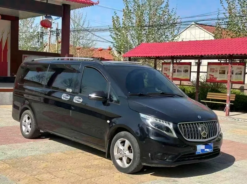 奔驰威霆 正面外观三