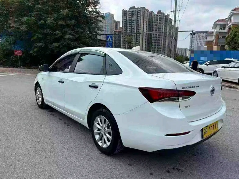 别克英朗 内饰后排