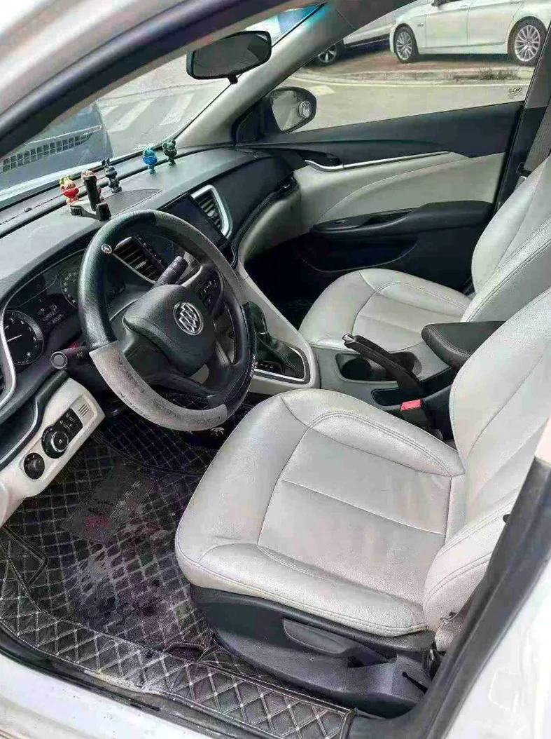 别克英朗 后面外观一