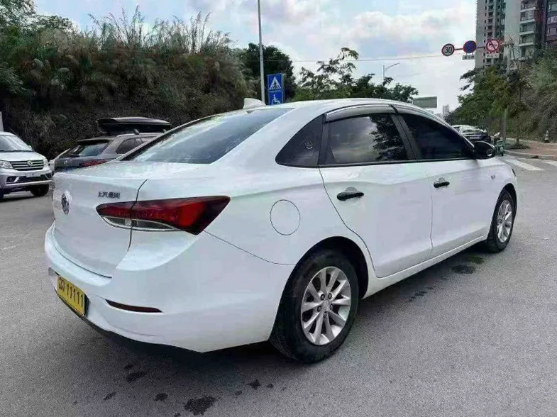 别克英朗 内饰前排